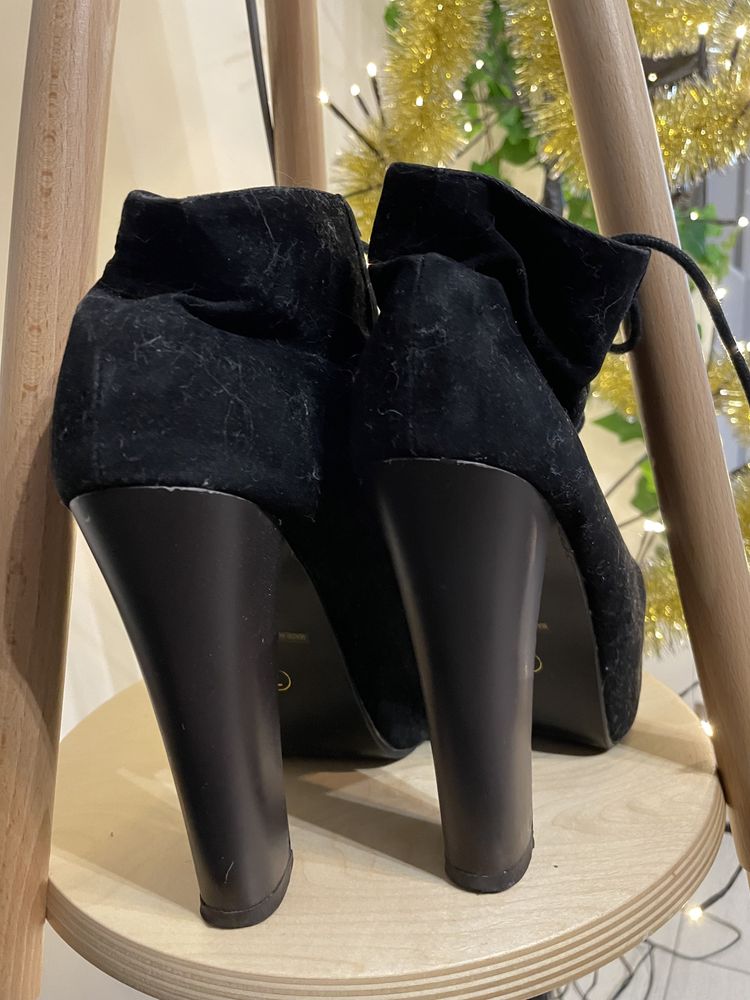 BUTY Czarne zamszowe botki na platformie 37 wysoki obcas