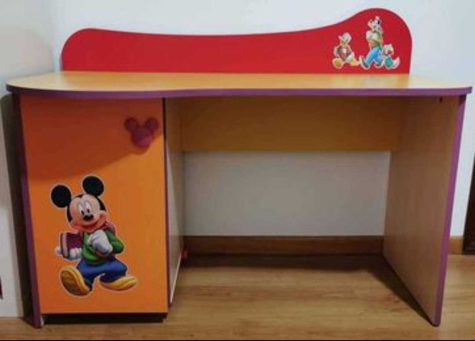 Secretária e Estante Mickey