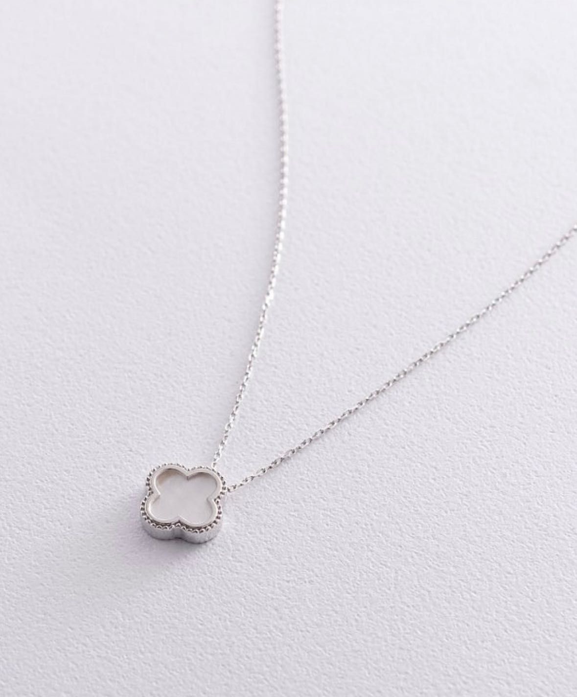 Кольє в стилі Van Cleef /Ван Кліф «Клевер» у білому золоті (перламутр)