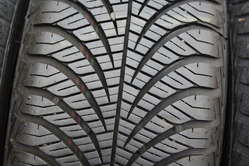 185 65 R15 Goodyear// Nexen