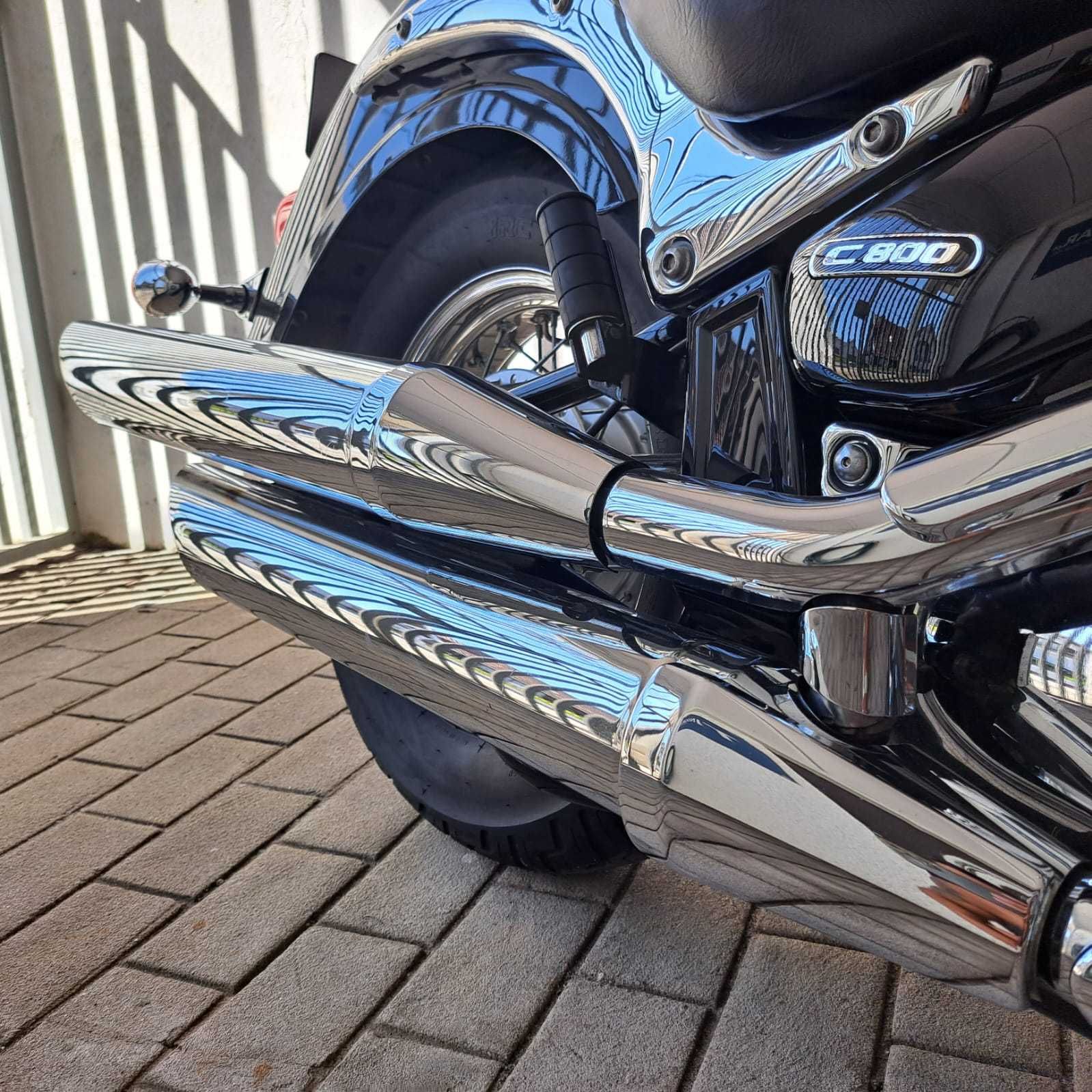 Moto Suzuki Intruder C800