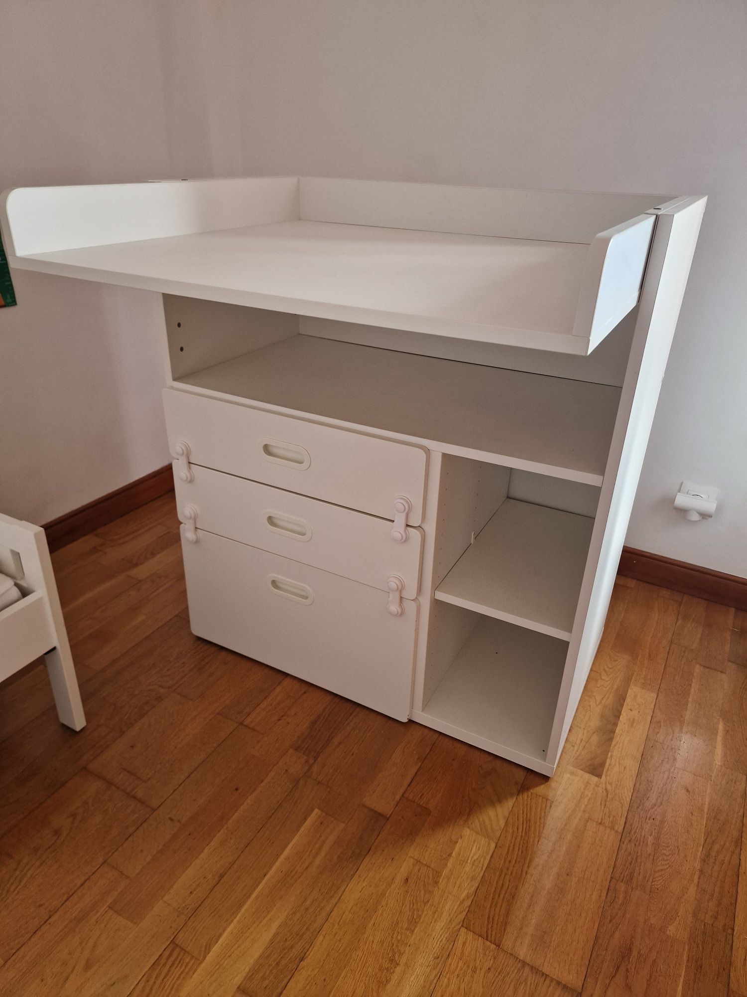 Móvel muda fralda IKEA