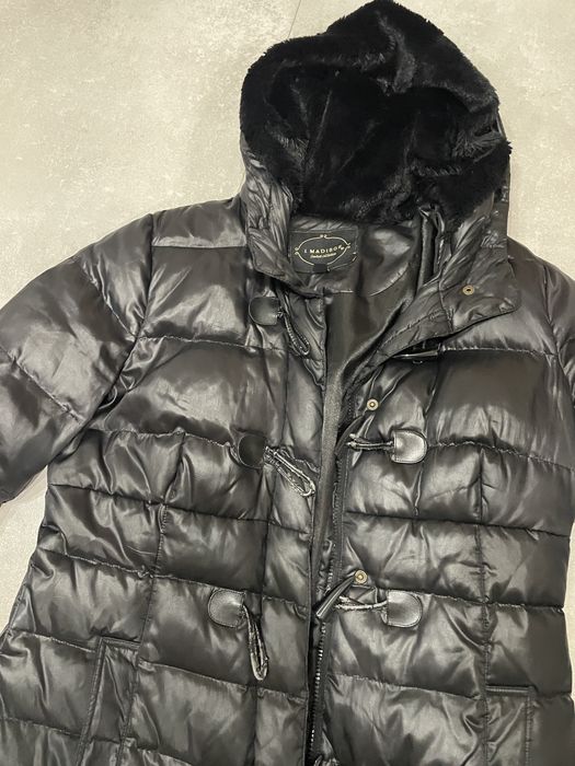 Damski pikowany ocieplany płaszcz z kapturem