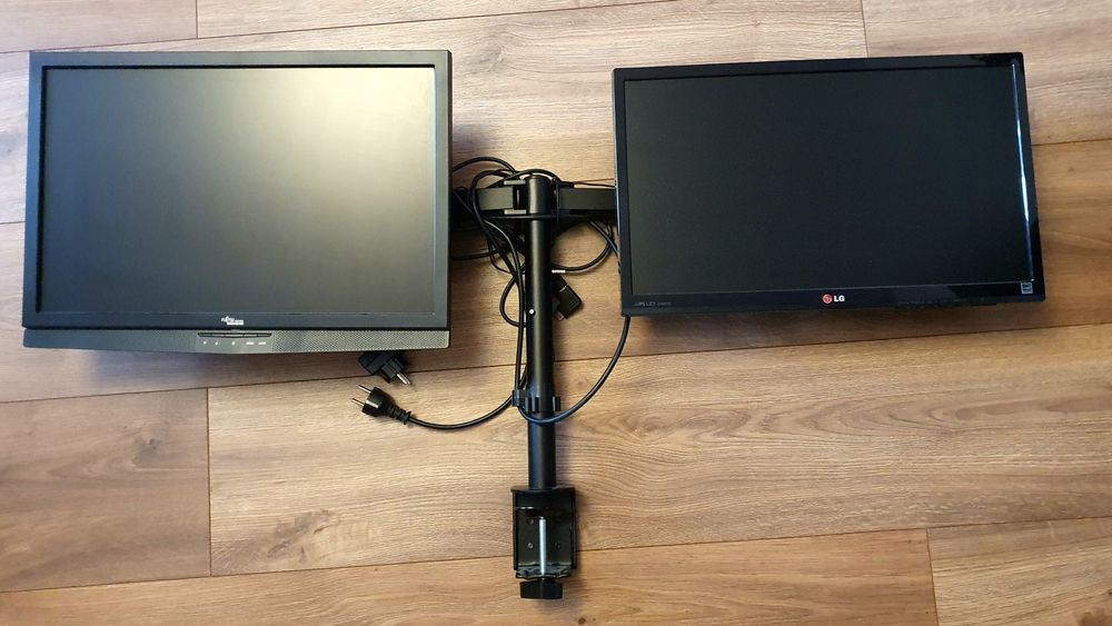Sprzedam zestaw 2 monitorów na regulowanym uchwycie