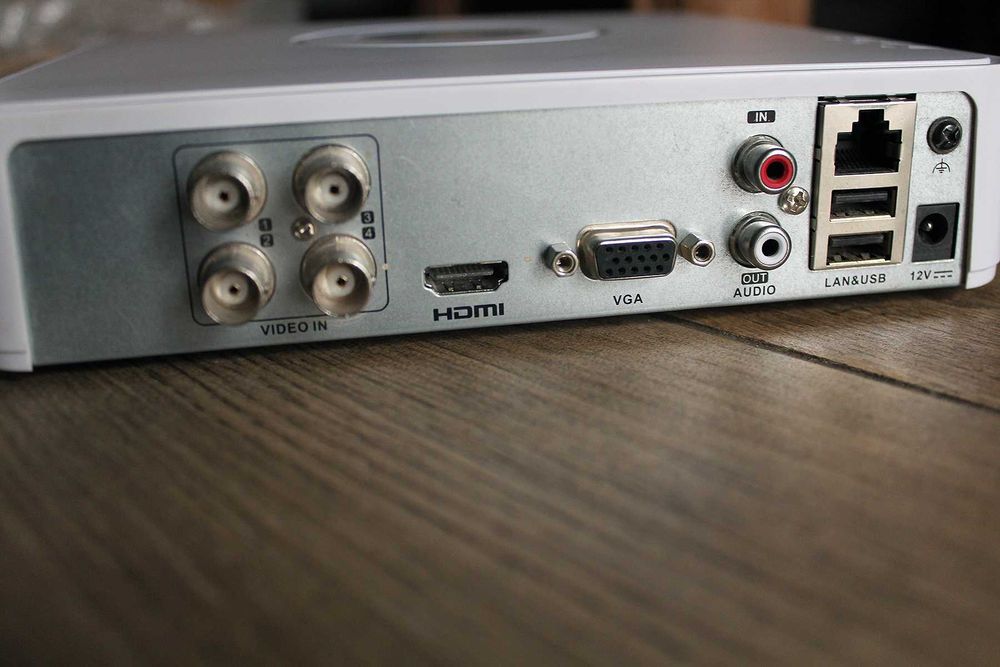 4 канальный видеорегистратор Hikvision DS-7104HQHI-K1