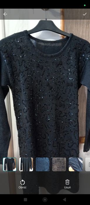 Czarny sweterek z aplikacjami z przodu