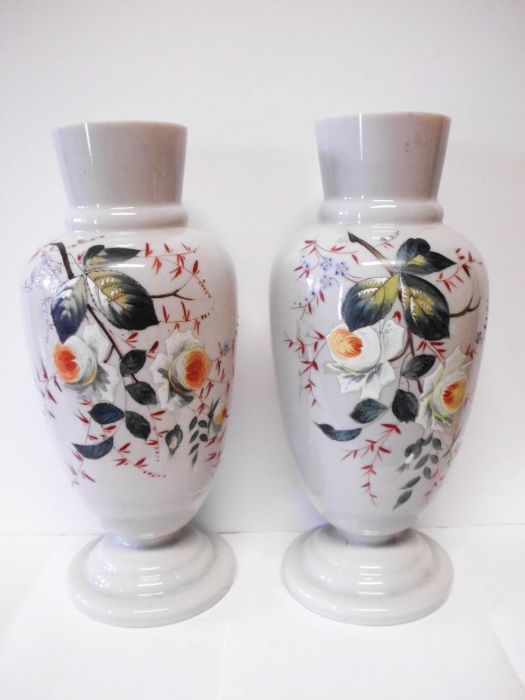 2 grandes antigas jarras em vidro opalino pintadas a mão sec. XIX