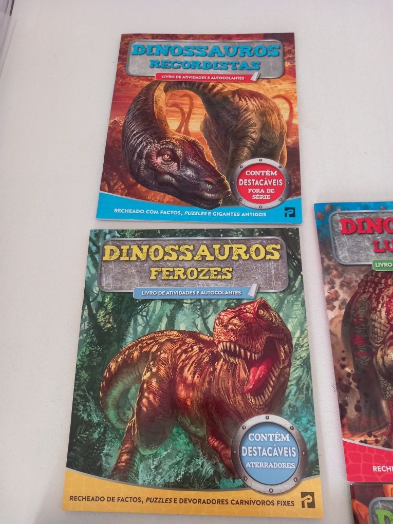 Livros de dinossauros com mais de 1250  autocolantes