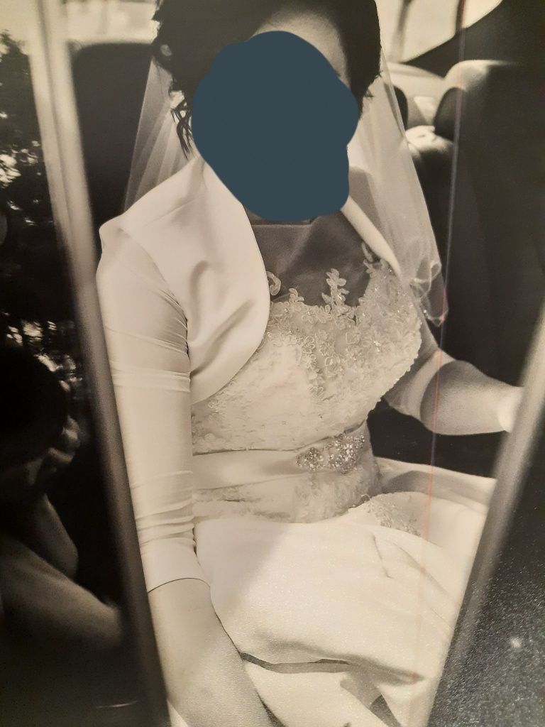 Suknia ślubna, klasyczna elegancja, koronka, litera A, stan idealny