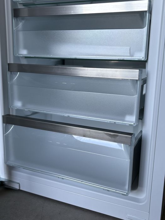 Miele FNS 7140 E – вбудована морозильна камера преміум-класу 23.6 м