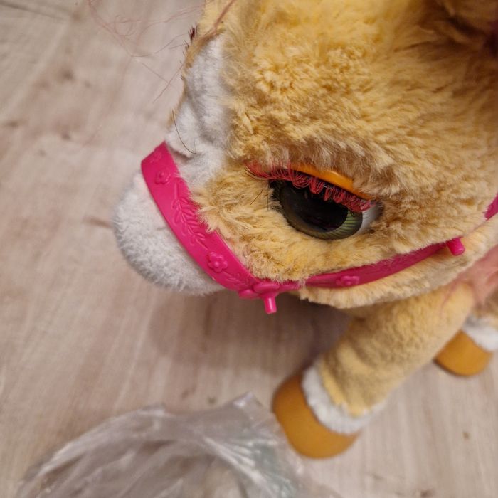 Cynamonka Interaktywny konik Hasbro dźwięk ruchy