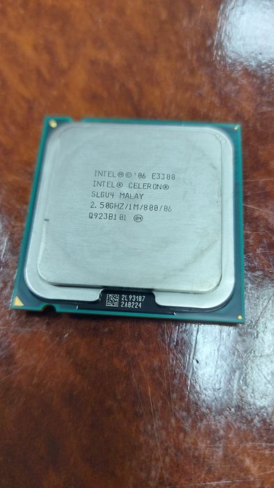 Процессор Intel Celeron E3300, 2.5GHz/1M/800МГц сокет LGA 775
