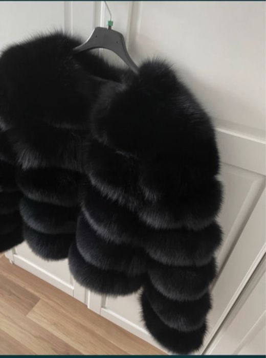 Krotkie czarne naturalne futro z lisa