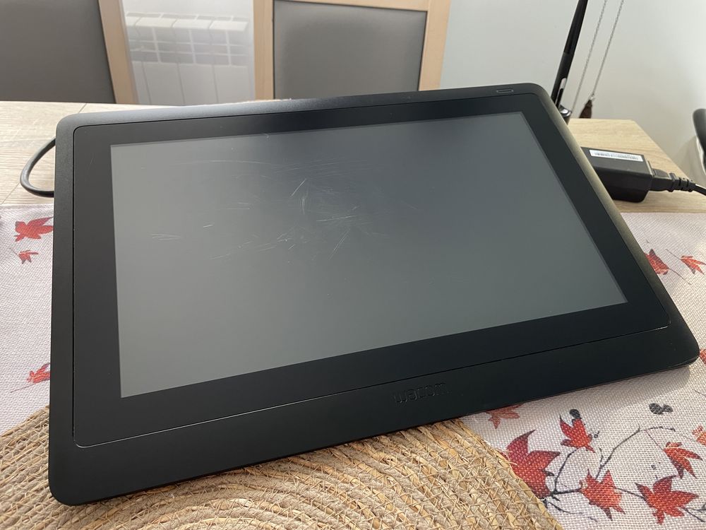 Tablet graficzny ekranowy piórkowy Wacom Cintiq 16