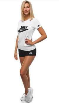 Komplet damski T-shirt i spodenki Nike