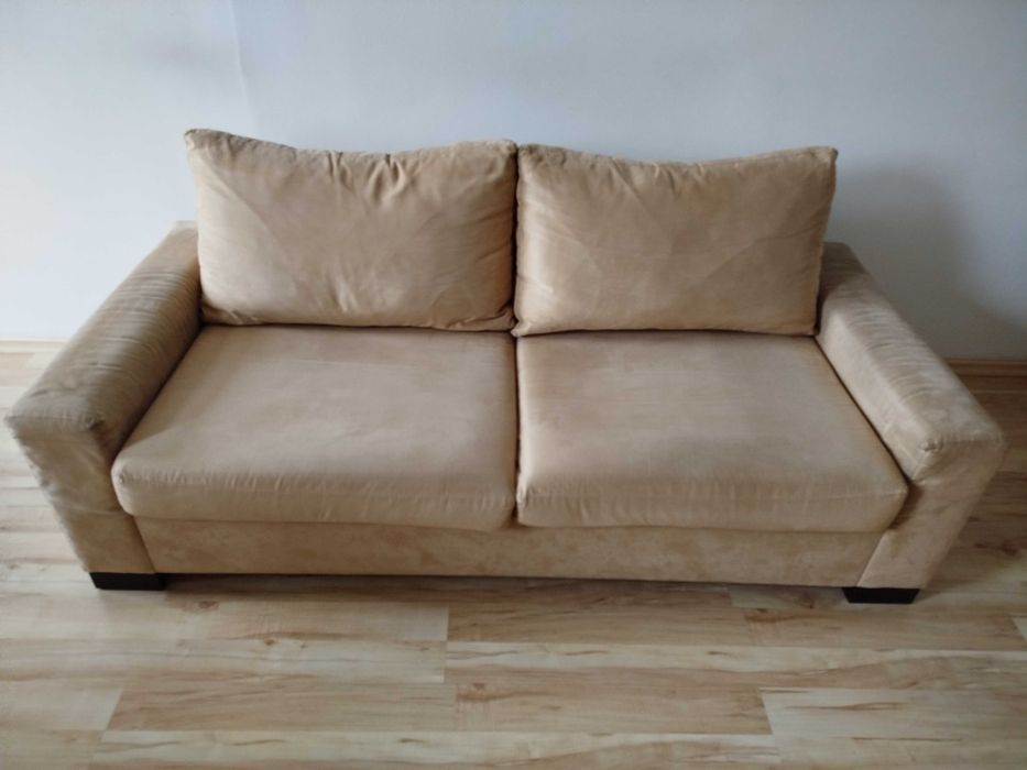 Sofa dwuosobowa beżowa rozkładana z funkcją spania