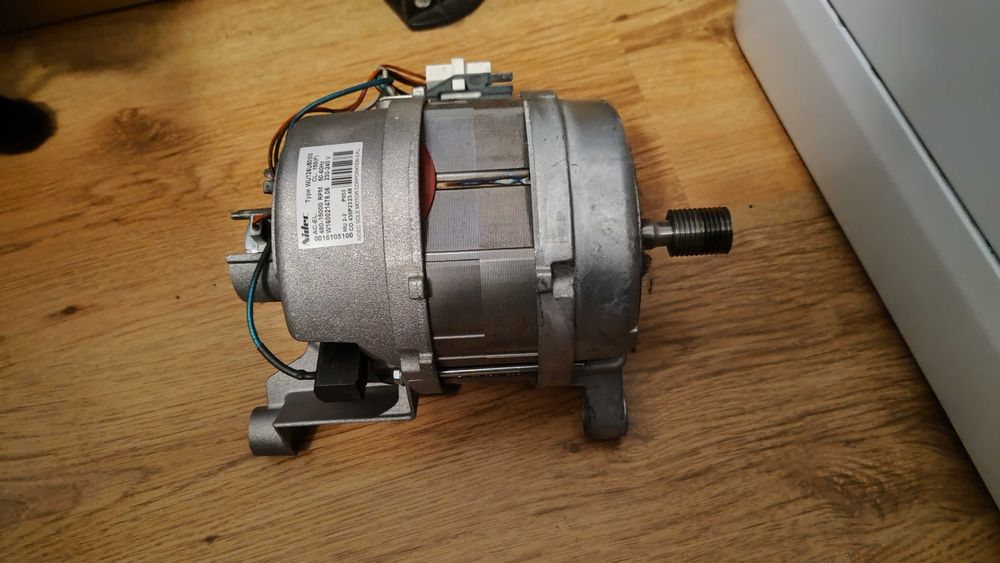 Silnik pralki Indesit NIDEC WU126U50100