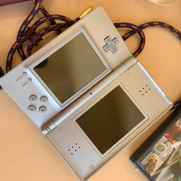 Портативна приставка Nintendo DS Lite, стілус, гра шнур зарядки, сумка