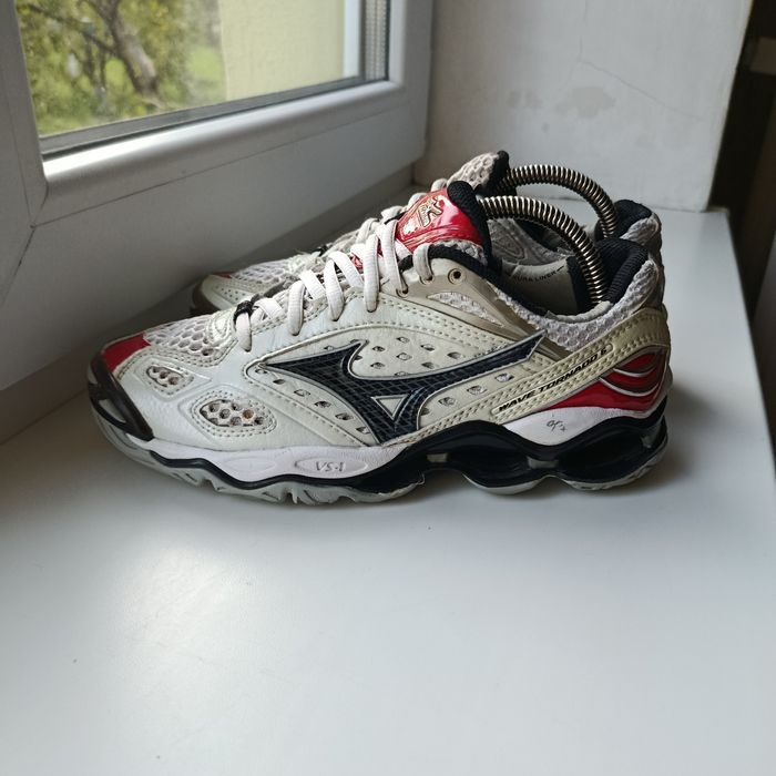 Волейбольні кросівки Mizuno Wave Tornado 6 розм.36.5