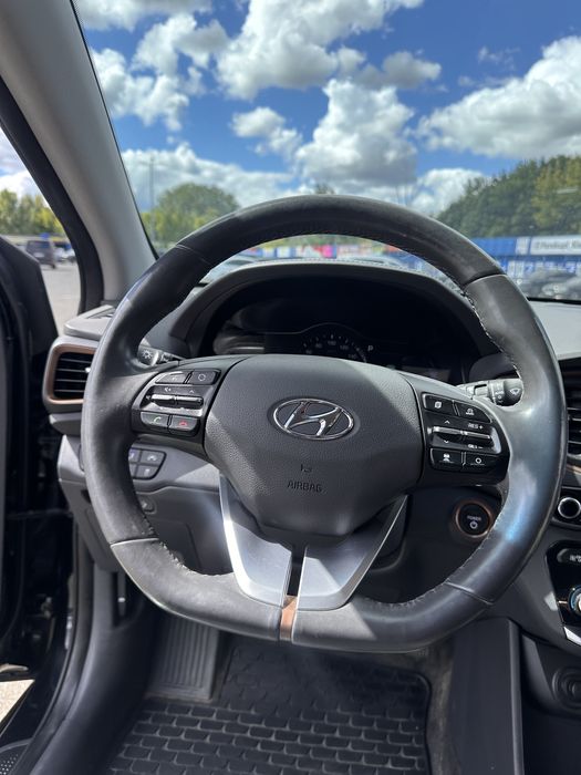 Hyundai Ionic 2017 в максимальній комплектації