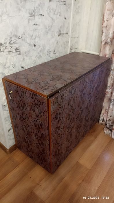 Стол-книжка с нишей