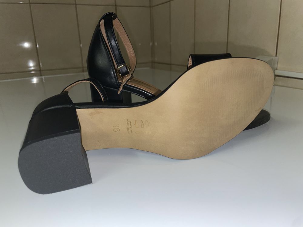 Botas NOVAS, em pele