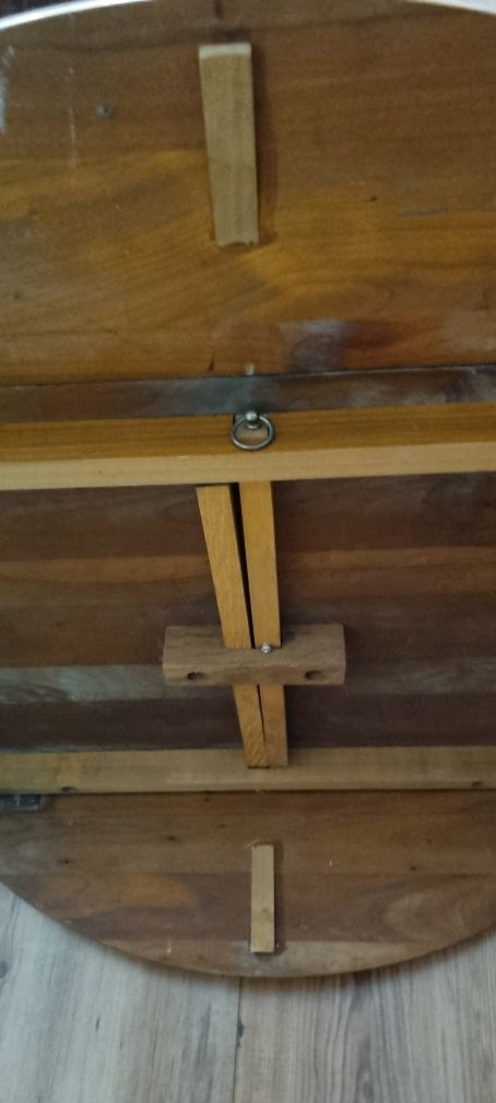 Drewniany barek na kółkach
