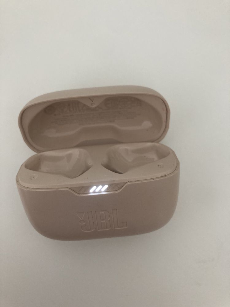 Ładowarka do słuchawek JBL tune 230nc tws