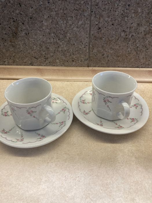 Przepiekne filizanki z kwiatowym wzorem