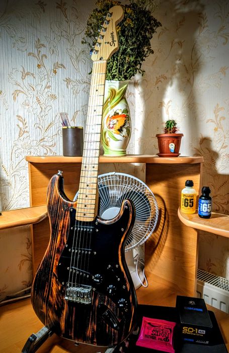 Fender Sguier Sonic Stratocaster. Custom  !