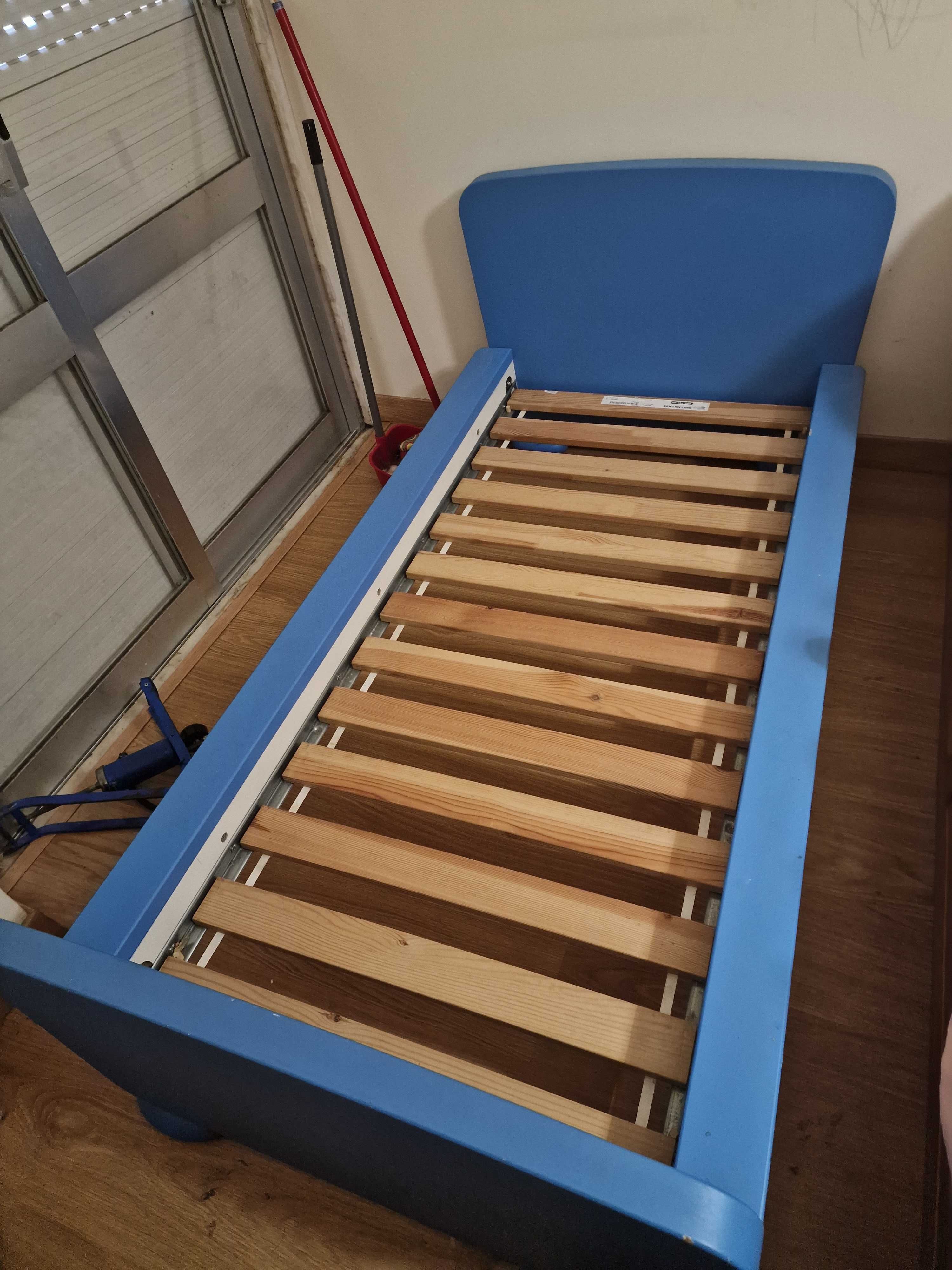 Cama azul criança