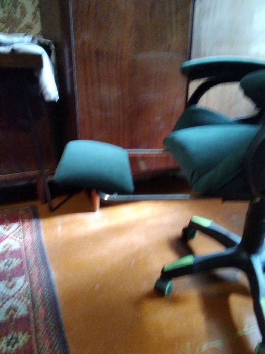 Кресло руководителя новый материал в рабочем состоянии