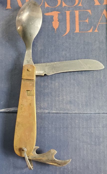 Ножи складные туристические разного вида