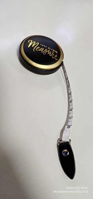 Mała miarą 1,5m automatyczna w skurzananej oprawie.