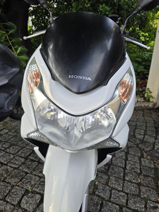 Honda PCX 2010 impecável