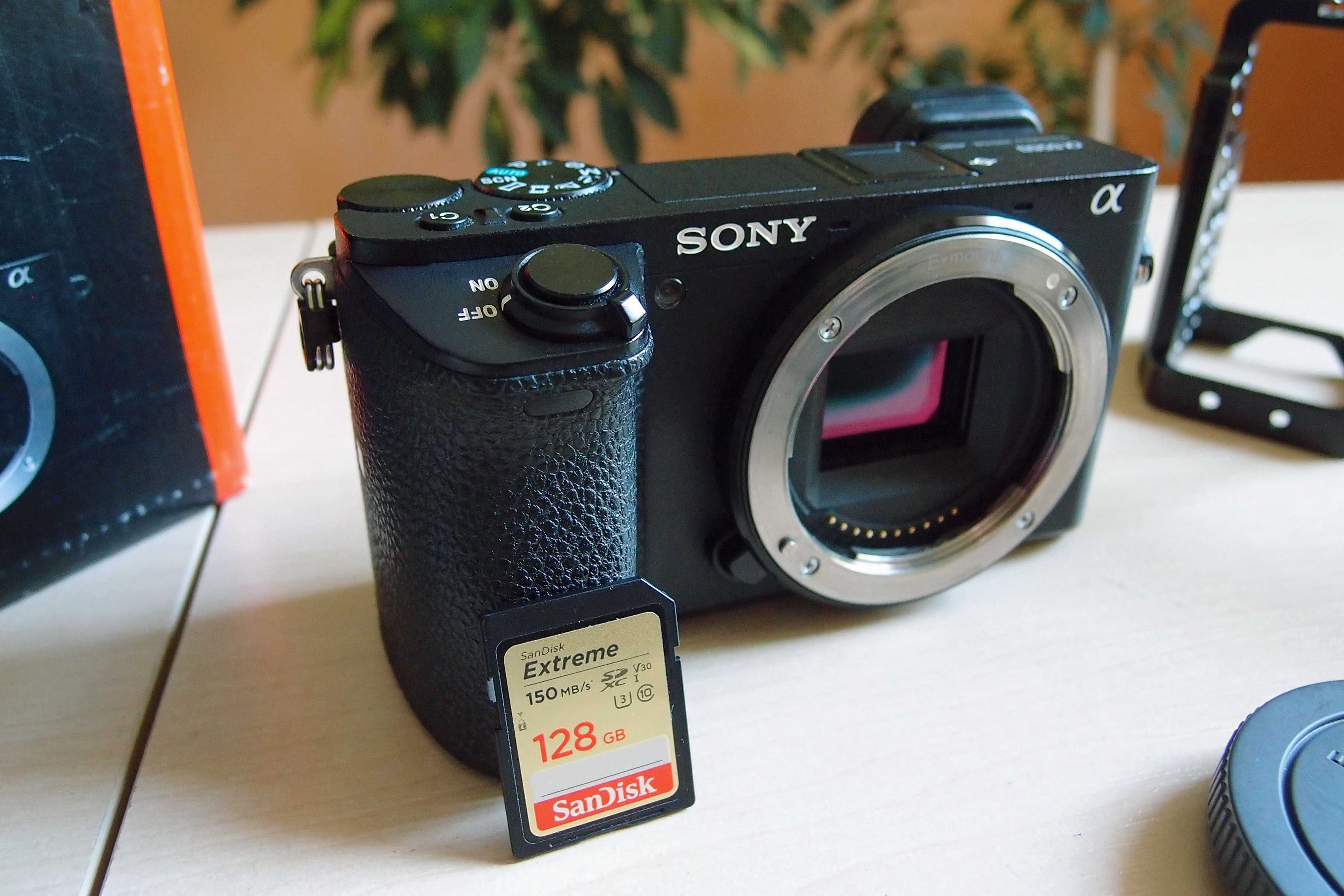 Камера Sony A6500 + Клетка + Карта + Зарядное + 3 батареи