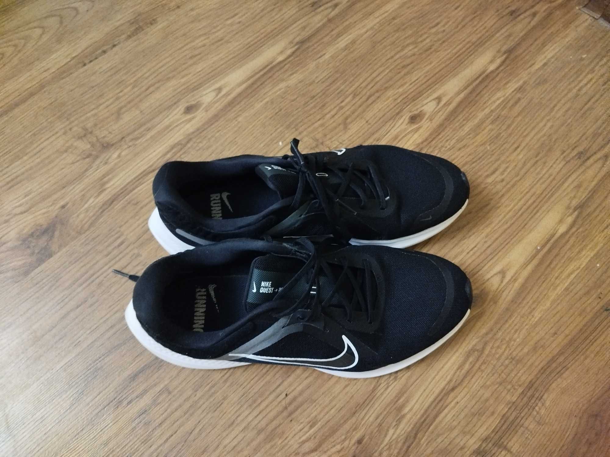 Чоловічі кросівки для бігу Nike Quest 5