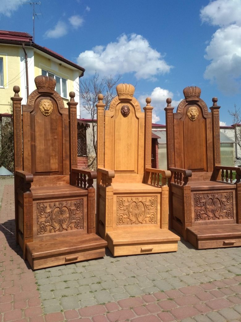 Крісло-трон дерев'яне різьблене