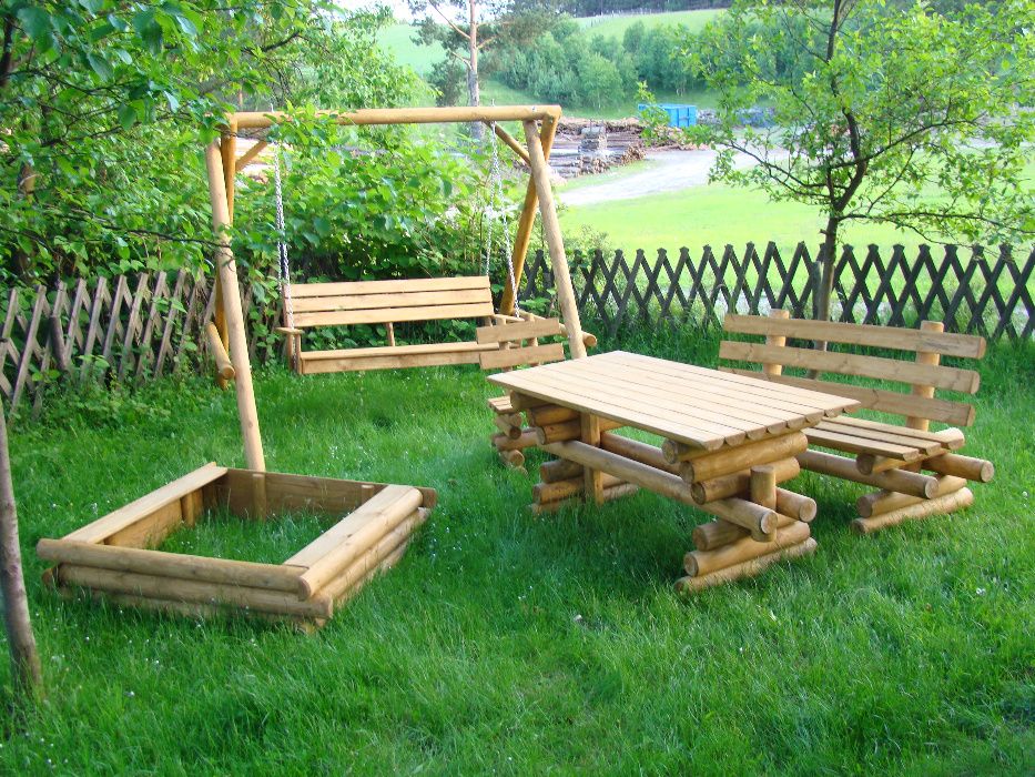 Solidne trwałe meble ogrodowe stoły, ławy, krzesła.