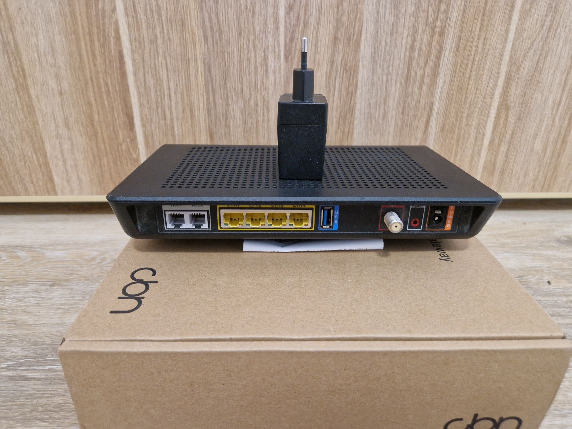 Router Ubee EVW3226 z WIFI 2,4 i 5G
