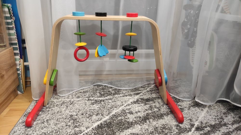 Stojak z zabawkami dla niemowląt Ikea