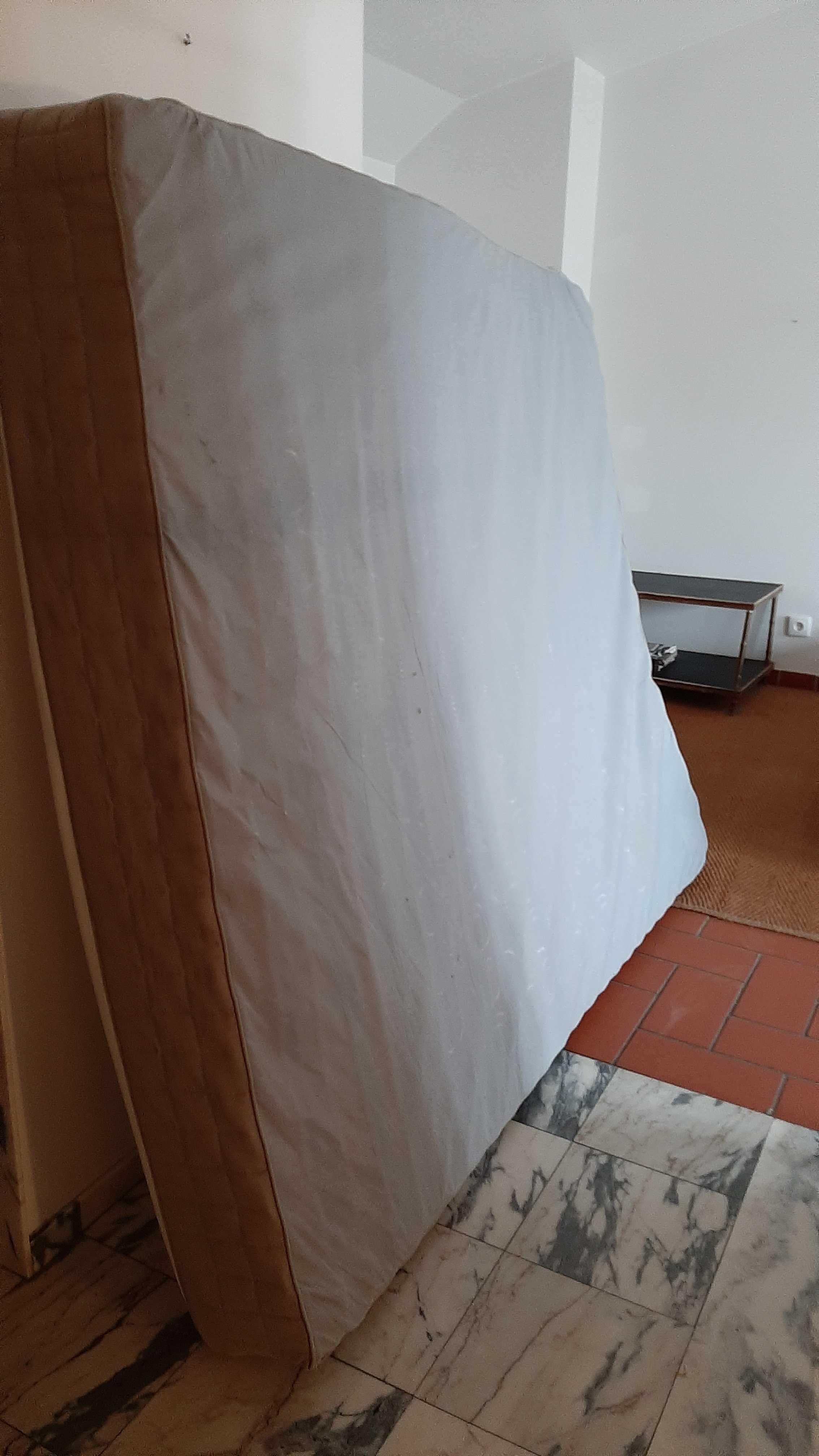 Dou-te se vieres buscar - moiliário de casa variado (Lapa)