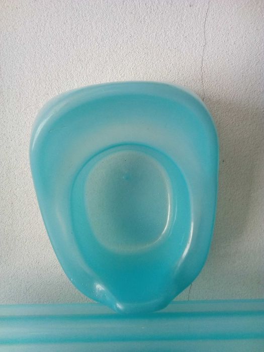 Banheira e pote azuis