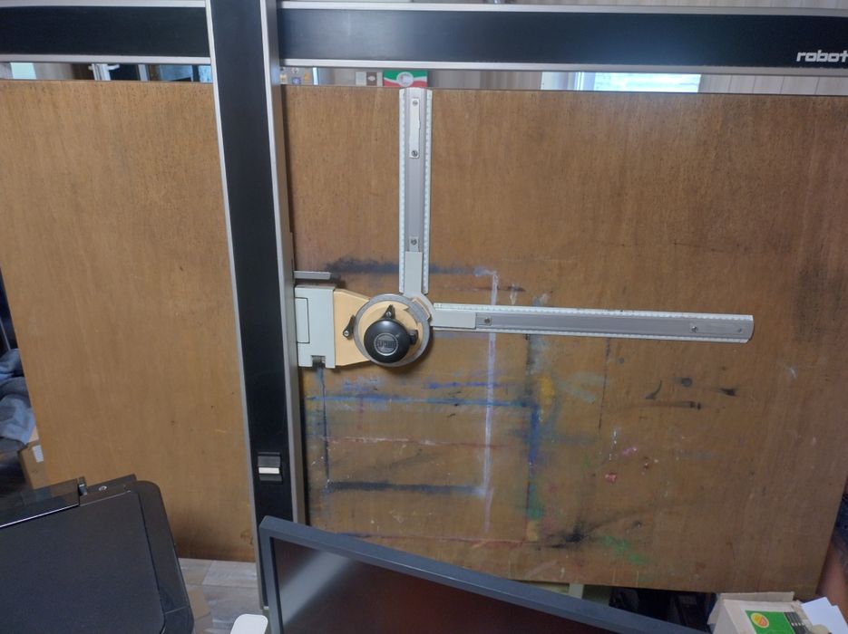 Кульман ROBOTRON  Германия рабочий(отличное состояние)размер 1,5 на 1