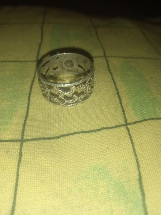 Grawerowana stara obraczka