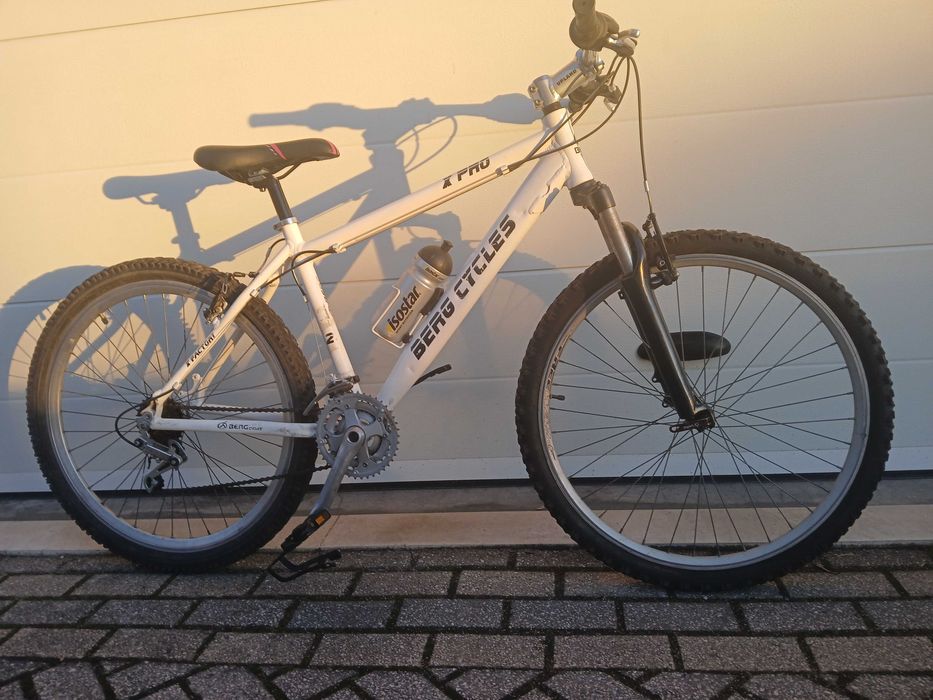 Bicicleta de alumínio BERG com amortecedores