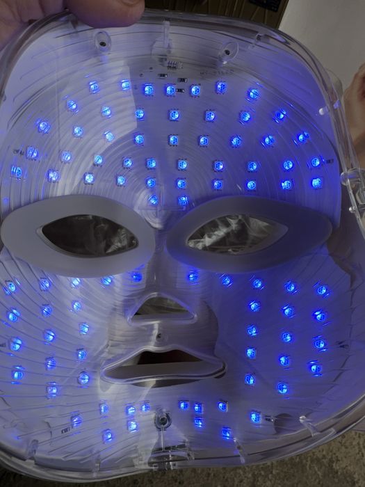 Світлодіодна маска для обличчя з 7 кольоровими спектрами акумуляторна