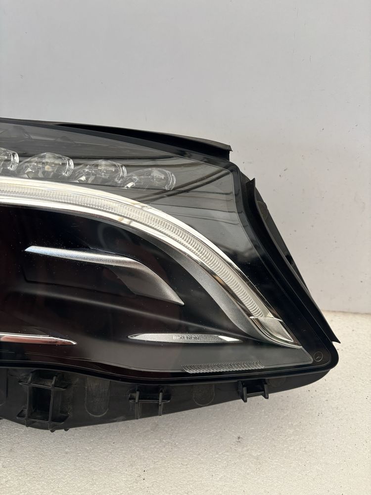 Mercedes GLA W156 BI-xenon lampa prawy przód prawa przednia