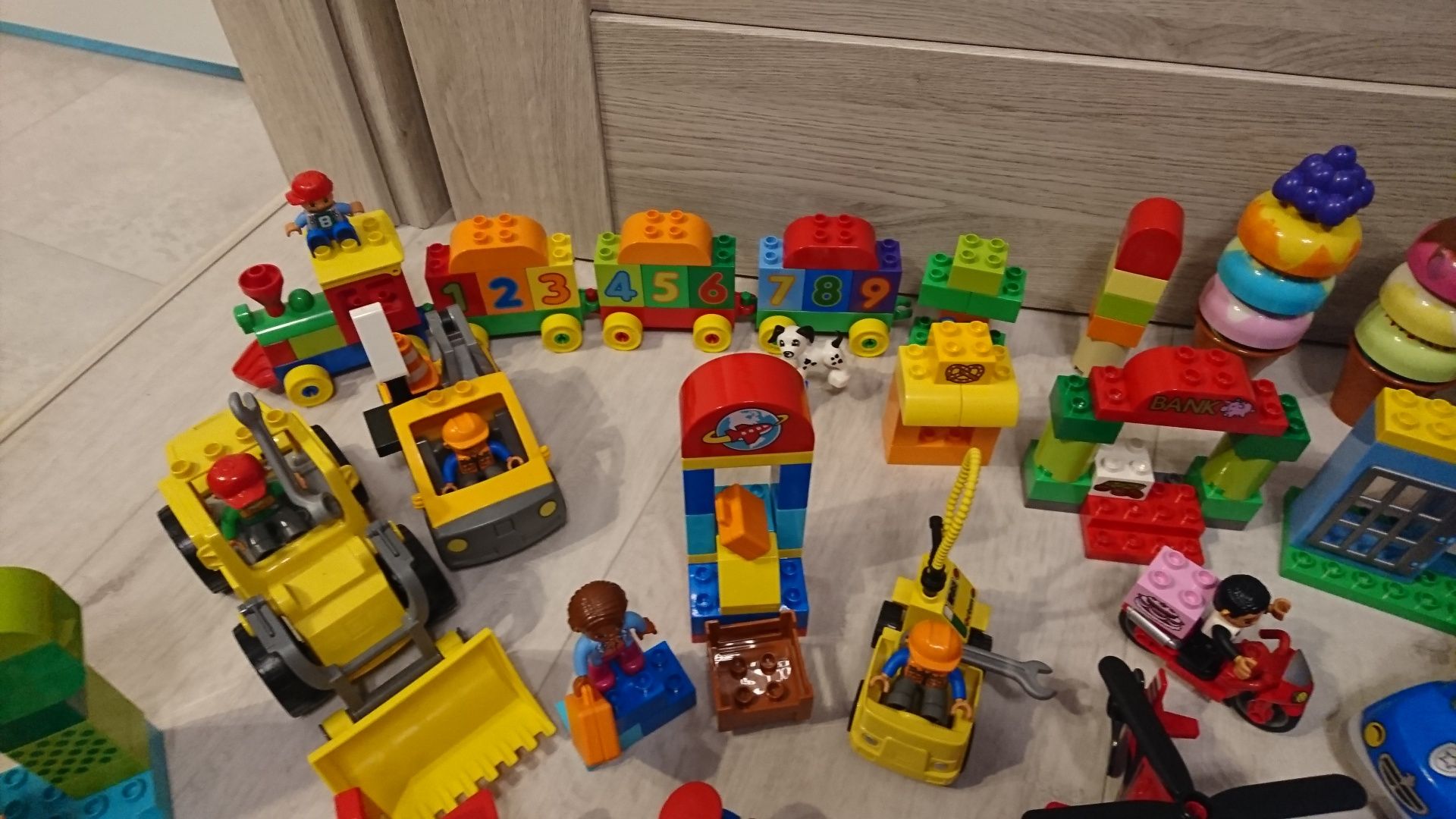 Lego duplo Mega zestaw - zawiera 12 mniejszych