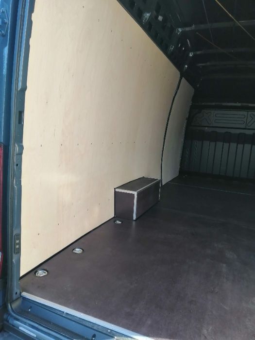 Profesjonalne zabudowy aut dostawczych marki Iveco Daily L4H3